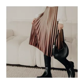 【OB 嚴選】腰鬆緊漸層光澤絲絨百褶中長裙 《CA1444》