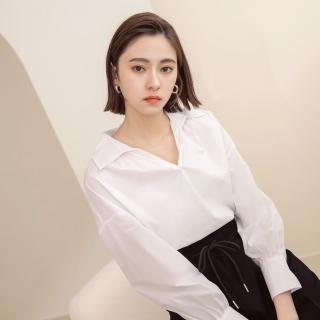 【OB 嚴選】不易皺落肩拋袖V字翻領上衣 《AB17808》