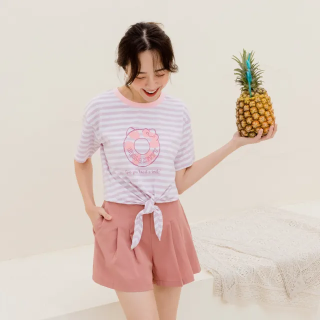 【OB 嚴選】KITTY繽紛盛夏可愛撞色領口造型綁帶條紋上衣 《KB1372》