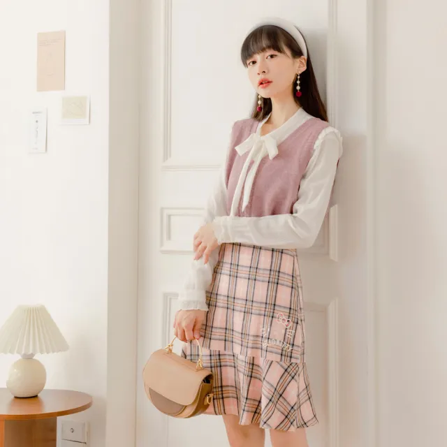 【OB 嚴選】KITTY妝可愛系列法式格紋魚尾短裙 《KB1424》