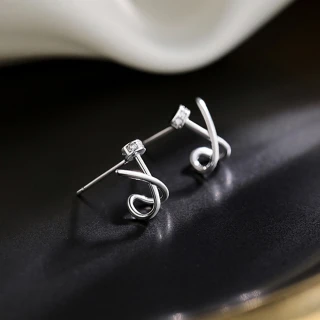 【Umi】銀交叉釘子耳釘女簡約氣質耳環(閃鑽耳環)