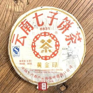 【茶韻】普洱茶2007年中茶黃金印8831 生茶餅830g一餅(附專用收藏夾鏈袋*1)