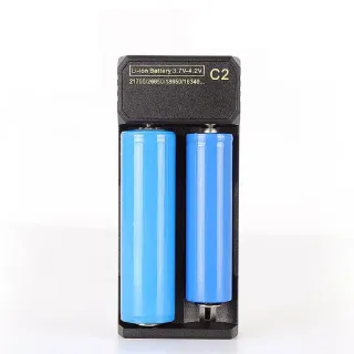 【日本KOTSURU】鋰電池智慧雙槽充電器C2 VIP 1入裝(21700、26650以下全適用/原廠出貨)