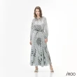 【iROO】黑白點點雪紡長版洋裝