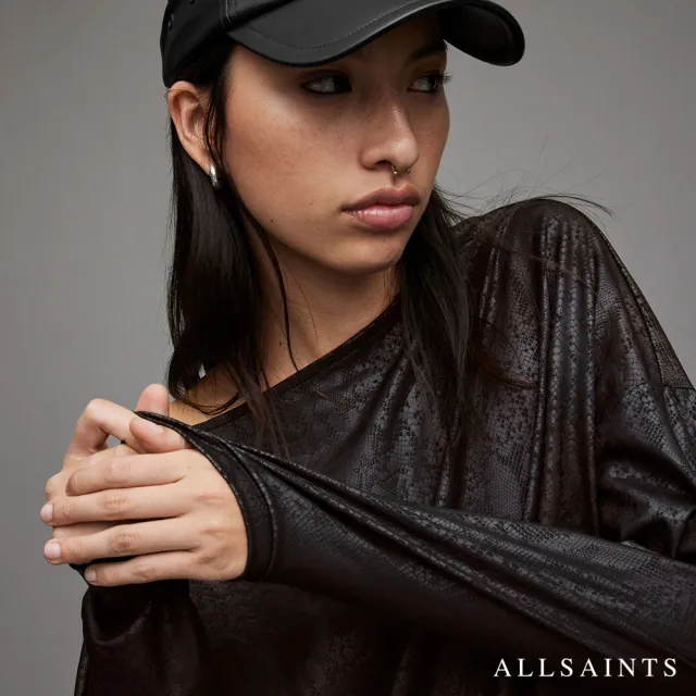 【ALLSAINTS】RITA 蛇紋印花一字領混紡長袖T恤-黑 WM194X(舒適版型)