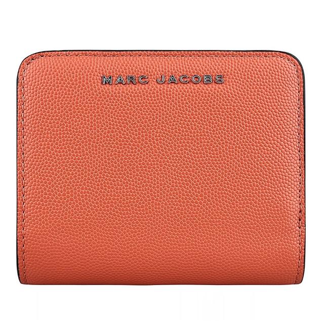 【MARC JACOBS 馬克賈伯】MARC JACOBS DAILY MINI銀字LOGO簡約風防刮小牛皮4卡扣式短夾(橘x黑)