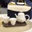 【YU Living 信歐傢居】陶瓷茶具旅行四件組 旅行用茶具組(四件一組/藍白色/茶壺.茶杯.旅行袋)