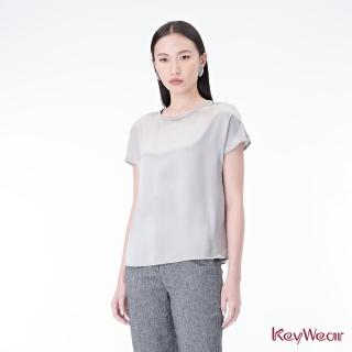 【KeyWear 奇威名品】輕薄舒適領口裝飾珠鍊絲質短袖上衣(共2色)