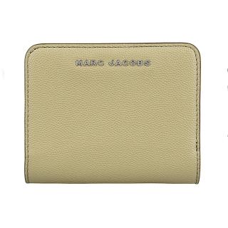 【MARC JACOBS 馬克賈伯】MARC JACOBS DAILY MINI銀字LOGO防刮小牛皮4卡對折扣式短夾(卡其黃)