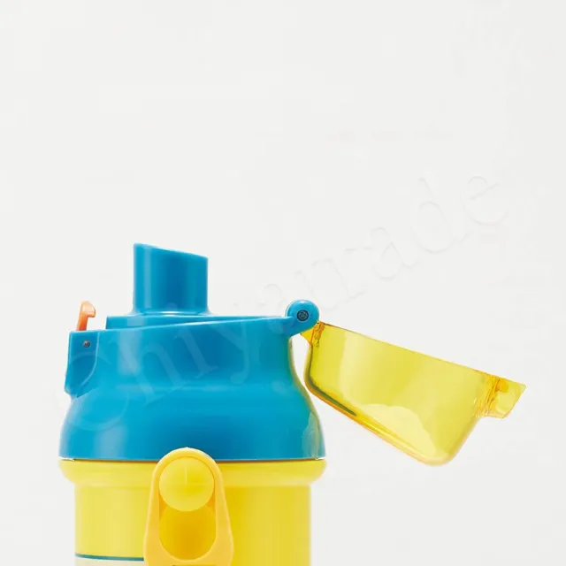 【百科良品】日本製 小小兵香蕉Banana 彈蓋直飲水壺 隨身瓶 抗菌加工 480ML(附背帶)