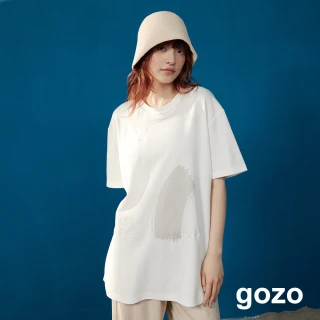 【gozo】涼感字母刷色小領口T恤(兩色)