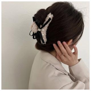 【HaNA 梨花】韓國小眾而迷人．溫柔內心羊羔絨珍珠鑽飾抓夾(髮夾 抓夾 髮插 髮簪)