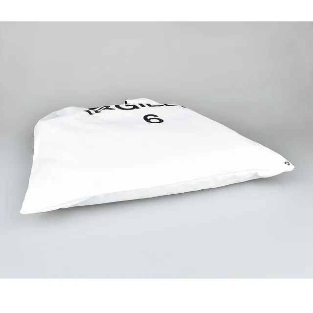 【MM6 MAISON MARGIELA】MM6 Maison Margiela JAPANESE白字LOGO字母花紋三角造型帆布手提肩背托特包(白)