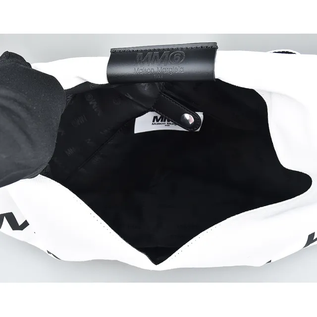 【MM6 MAISON MARGIELA】MM6 Maison Margiela JAPANESE白字LOGO字母花紋三角造型帆布手提肩背托特包(白)