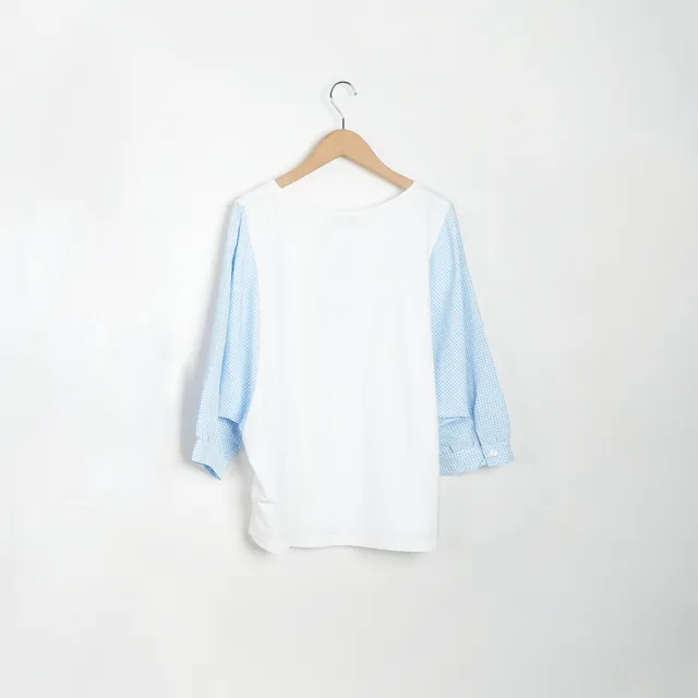 【CUMAR】圓領拼接異素材蝴蝶袖七分袖上衣(藍 白)