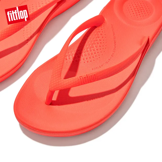 【FitFlop】IQUSHION ERGONOMIC FLIP-FLOPS輕量人體工學夾腳涼鞋-女(霓虹橙)