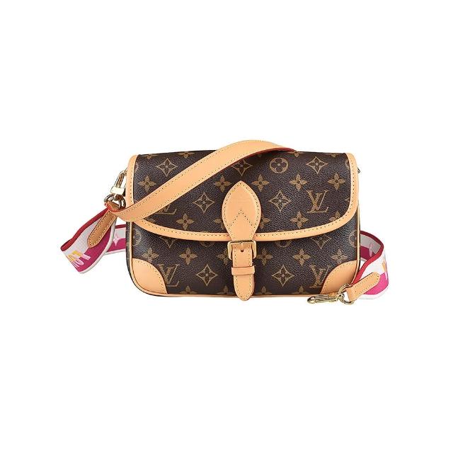 【Louis Vuitton 路易威登】LV DIANE系列Monogram塗層帆布寬肩帶手提斜背包(深褐x桃紅)