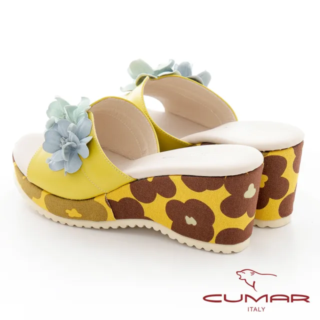 【CUMAR】立體皮革花卉楔型台涼拖鞋(黃色)