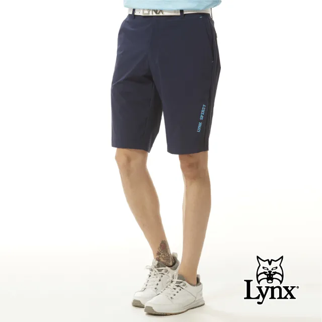 【Lynx Golf】男款防潑水四面彈性LOGO字樣鬆緊帶兩側配布拉鍊後口袋平口休閒短褲(二色)