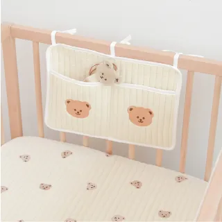 【寶寶小物】INS韓風嬰兒床邊收納袋(小熊刺繡 親膚 棉布 綁帶 尿布袋 多用途 床邊掛袋 嬰兒床收納)