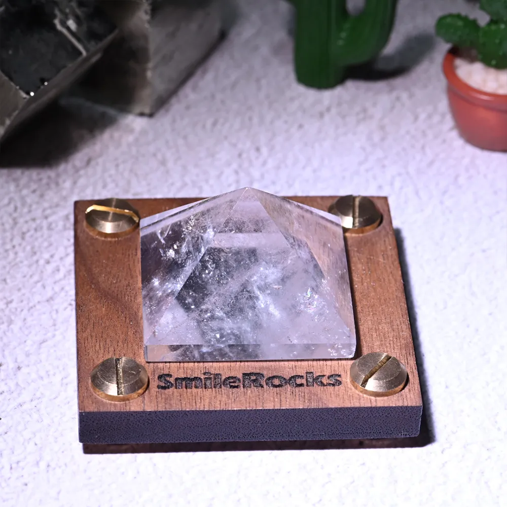 【SmileRocks 石麥】白水晶金字塔 3.7x3.6x2.5cm(淨化水晶 附SmilePad 6X6底板)