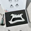【A&R】韓版陶瓷刮痧板禮盒款 兩款任選(按摩 按摩儀 穴位按摩 刮痧 刮痧器 臉部刮痧板 全身按摩 疏通經絡)