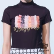 【KING GOLF】網路獨賣款-女款筆刷感印花LOGO印圖涼感小立領上衣/高爾夫球衫(黑色)