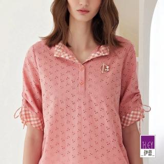 【ILEY 伊蕾】優雅孔洞刺繡拼接格紋半開襟純棉上衣(粉色；M-XL；1232211509)