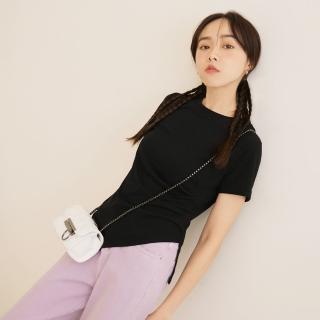 【OB 嚴選】彈性坑條素色抓褶不規則下襬上衣 《AB18469》