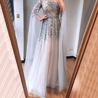 【女神婚紗禮服】極致高貴飄袖手工縫珠新娘宴會晚禮服 LA70454 灰色(訂婚禮服 主持人)