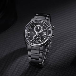 【CITIZEN 星辰】GENTS 酷黑時尚電波光動能男錶-黑/43mm 母親節限定(AT8265-81E)