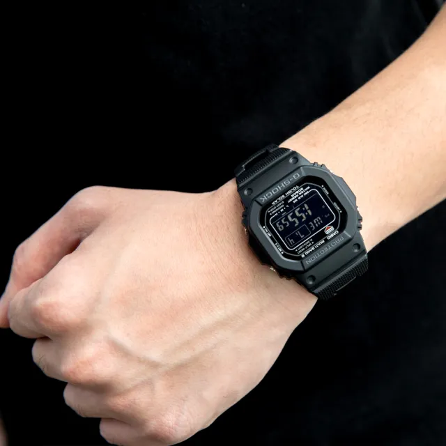 CASIO 卡西歐】G-SHOCK 經典潮流太陽能電波錶(GW-M5610UBC-1) - momo