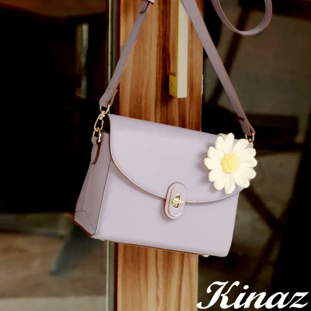 【KINAZ】編織花朵掛飾雙金框轉鎖掀蓋斜背包-淡紫藤蘿-朵朵系列