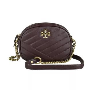 【TORY BURCH】TORY BURCH KIRA CHEVRON金屬LOGO斜紋絎縫設計羊皮拉鍊斜揹包(紅酒棕)