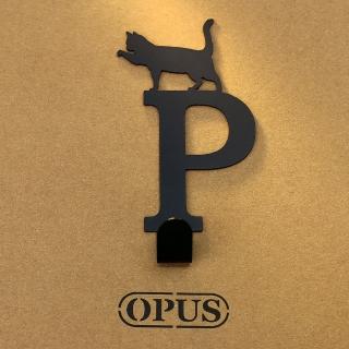 【OPUS東齊金工】歐式鐵藝壁飾掛勾/無痕掛鉤/掛衣架/廚房衛浴收納(HO-ca10-PB 當貓咪遇上字母P)