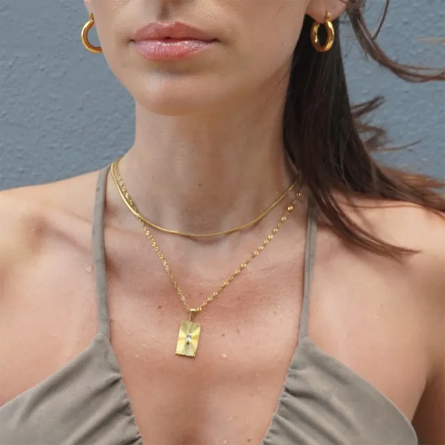 【ELLIE VAIL】邁阿密防水珠寶 鑲鑽光芒 細緻方形錢幣項鍊 Fatima Sunburst Tag(防水珠寶)