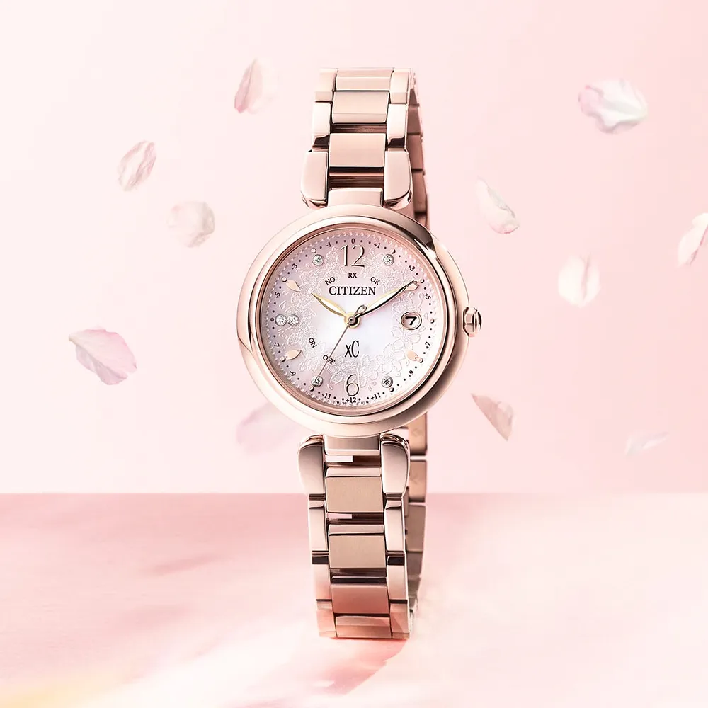 【CITIZEN 星辰】XC 限量櫻花鈦金屬 光動能全球電波鑽石女錶-29mm 送飾品收納包 開學(ES9467-62W)