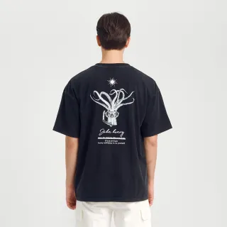 【JOHN HENRY】潛水客背後印花水洗T恤-黑色