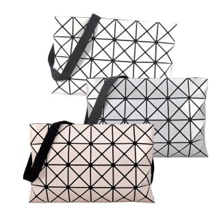 【ISSEY MIYAKE 三宅一生】BAOBAO亮面方格4x6斜揹包(多色選)