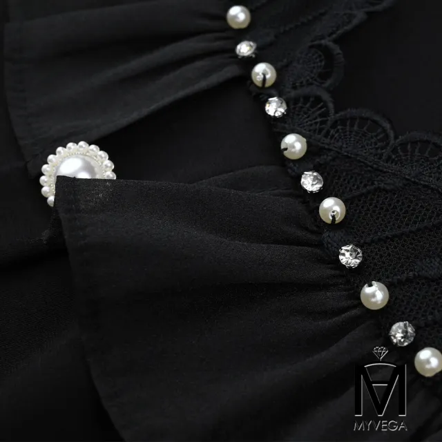 【MYVEGA 麥雪爾】MA異材質拼接雪紡袖珍珠荷葉領上衣-黑
