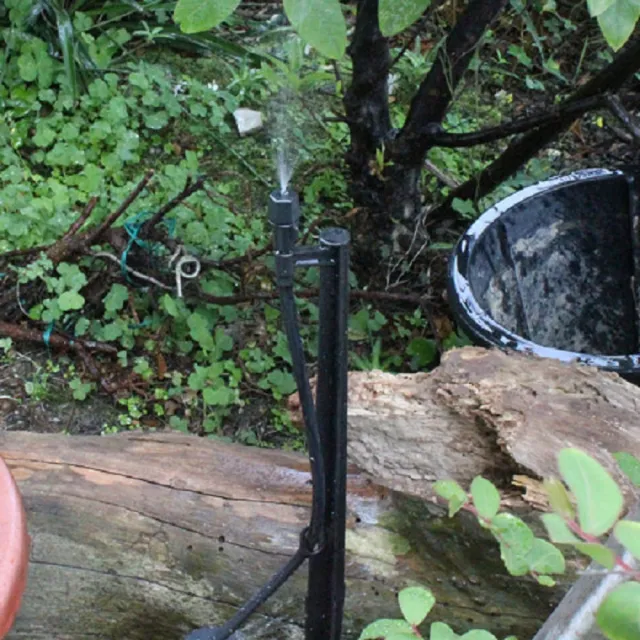 【灑水達人】可調整微霧噴頭2分管與50公分腳架噴霧角度360度5個一包(黑)