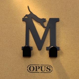 【OPUS東齊金工】歐式鐵藝壁飾掛勾/無痕掛鉤/掛衣架/廚房衛浴收納(HO-ca10-MB 當貓咪遇上字母M)