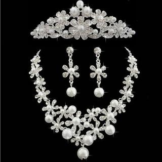 【Angel】雪花公主奢華婚禮珍珠鑲水鑽皇冠項鍊針式夾式耳環三件套組(有耳洞無耳洞可選針式夾式)