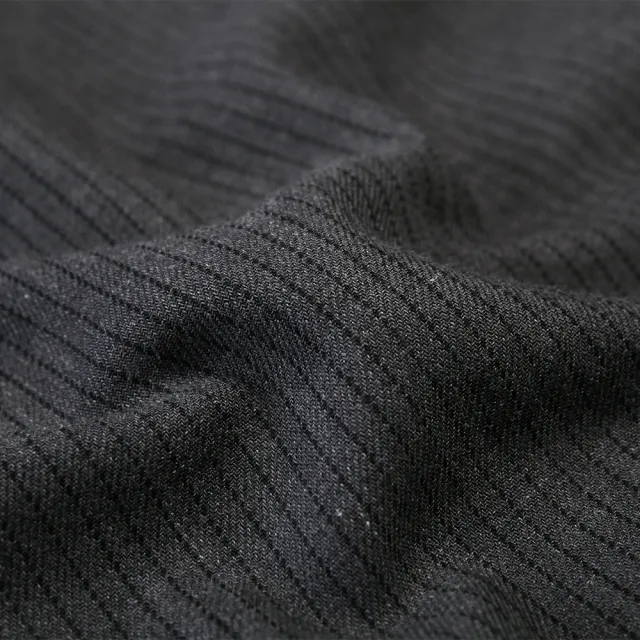 【ROBERTA 諾貝達】進口素材 台灣製 合身版 純棉細條紋長袖襯衫(深灰)