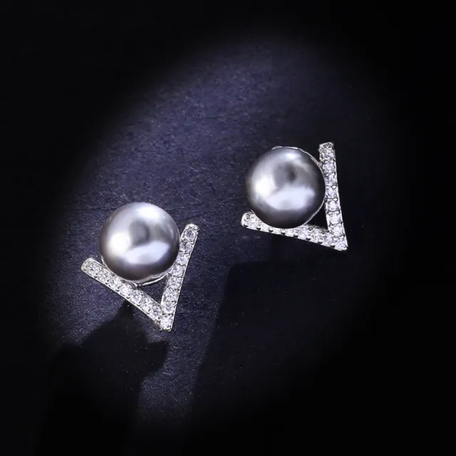 【Emi 艾迷】韓系古典浪漫珍珠V字鋯石微鑲 925銀針 耳環