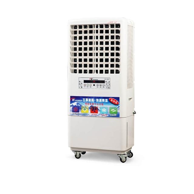 EMMAS SY-163 水冷扇，專為炎熱夏季設計，提供清涼舒適的自然風。採用30L大水箱容量，持續長效降溫；四片式風扇葉片，結合三段風速調整，風力強勁且柔和。內建負離子功能，淨化空氣、去除異味，讓居家空間更清新。產品尺寸118x36x56cm，重量16kg，便於移動；適用100V/60Hz電壓，產地中國，透過BSMI許可字號R35132，安全可靠，是居家辦公的最佳涼風選擇。
