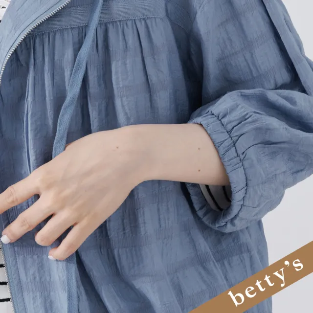 【betty’s 貝蒂思】下擺鬆緊條紋透膚連帽外套(淺藍色)