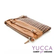 【YUCCA】牛皮手工編織雙色手拿斜背包- 駝(E6013104C45)