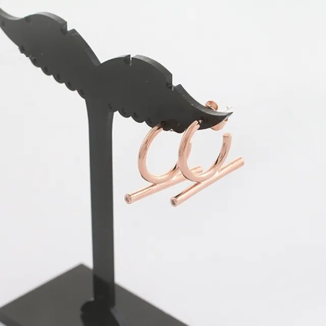 【Emi 艾迷】宋慧喬 男朋友同款925銀針C字時尚金屬感耳環