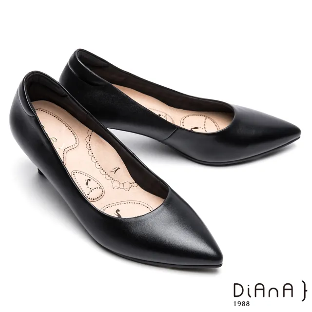 【DIANA】漫步雲端布朗尼美人款--輕彈OL舒適6公分尖頭制鞋(黑)